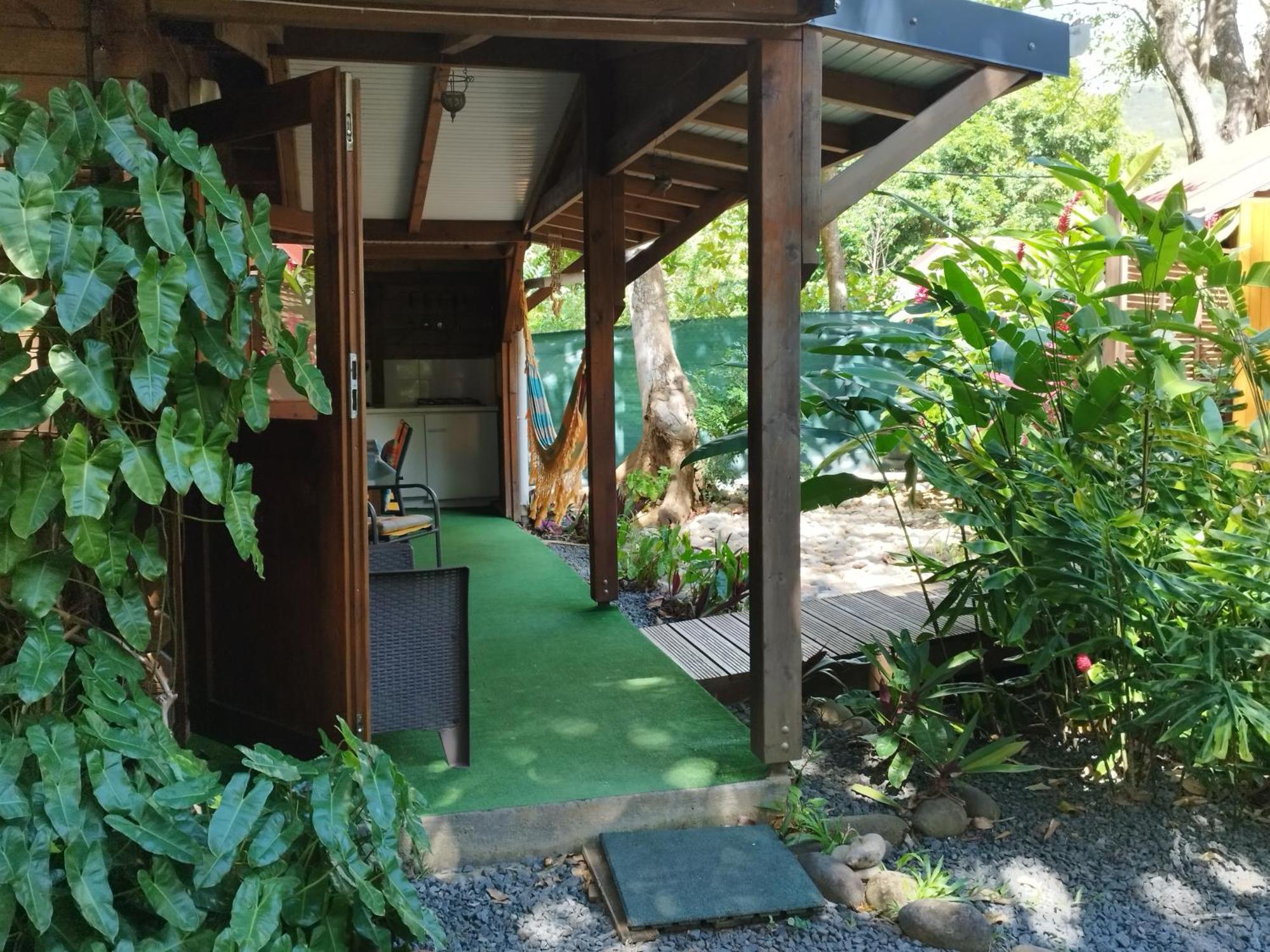 Insolite Arawakane Gites Du Manial Chalet Pointe-Noire Exteriér fotografie